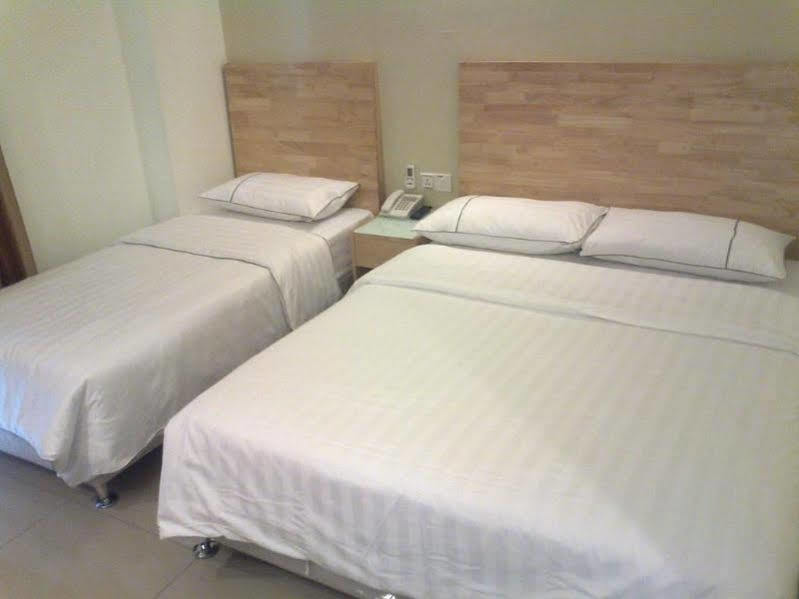 Hotel Desaria Petaling Jaya Exteriör bild